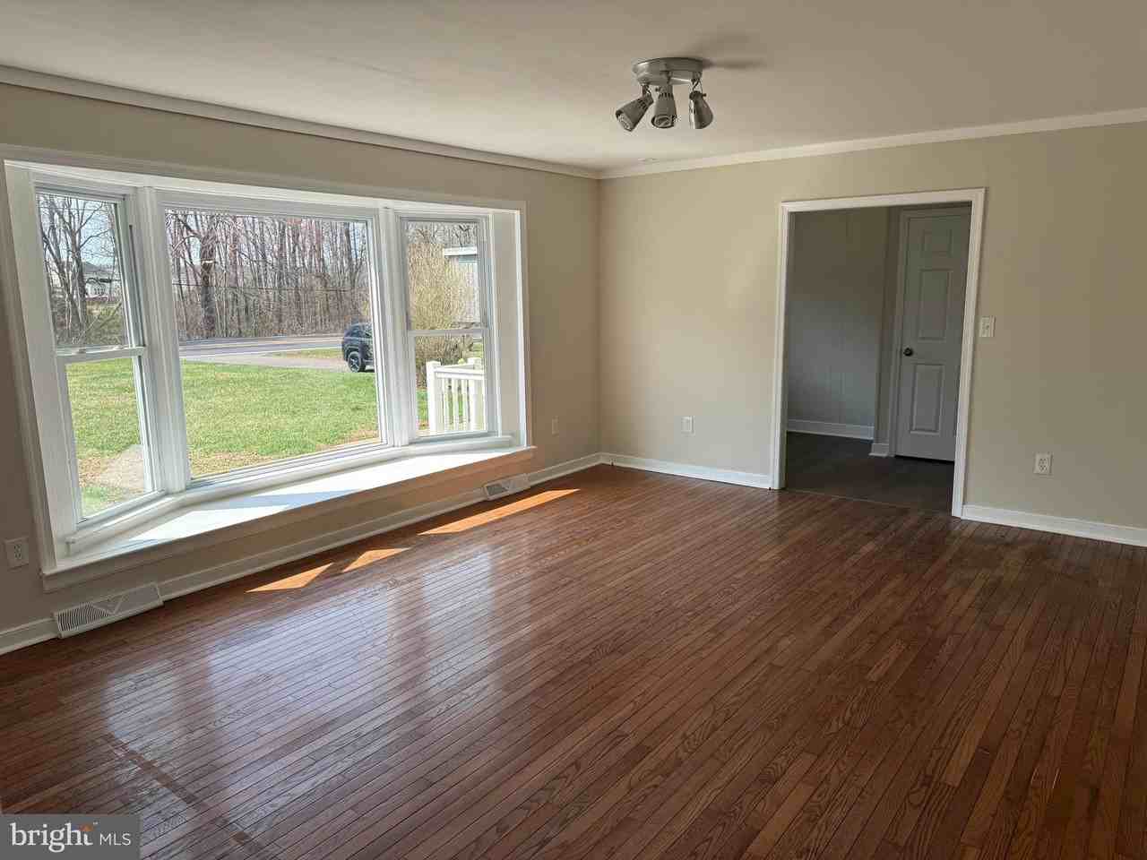 10421 Tidewater Trl - Photo 3 of 21