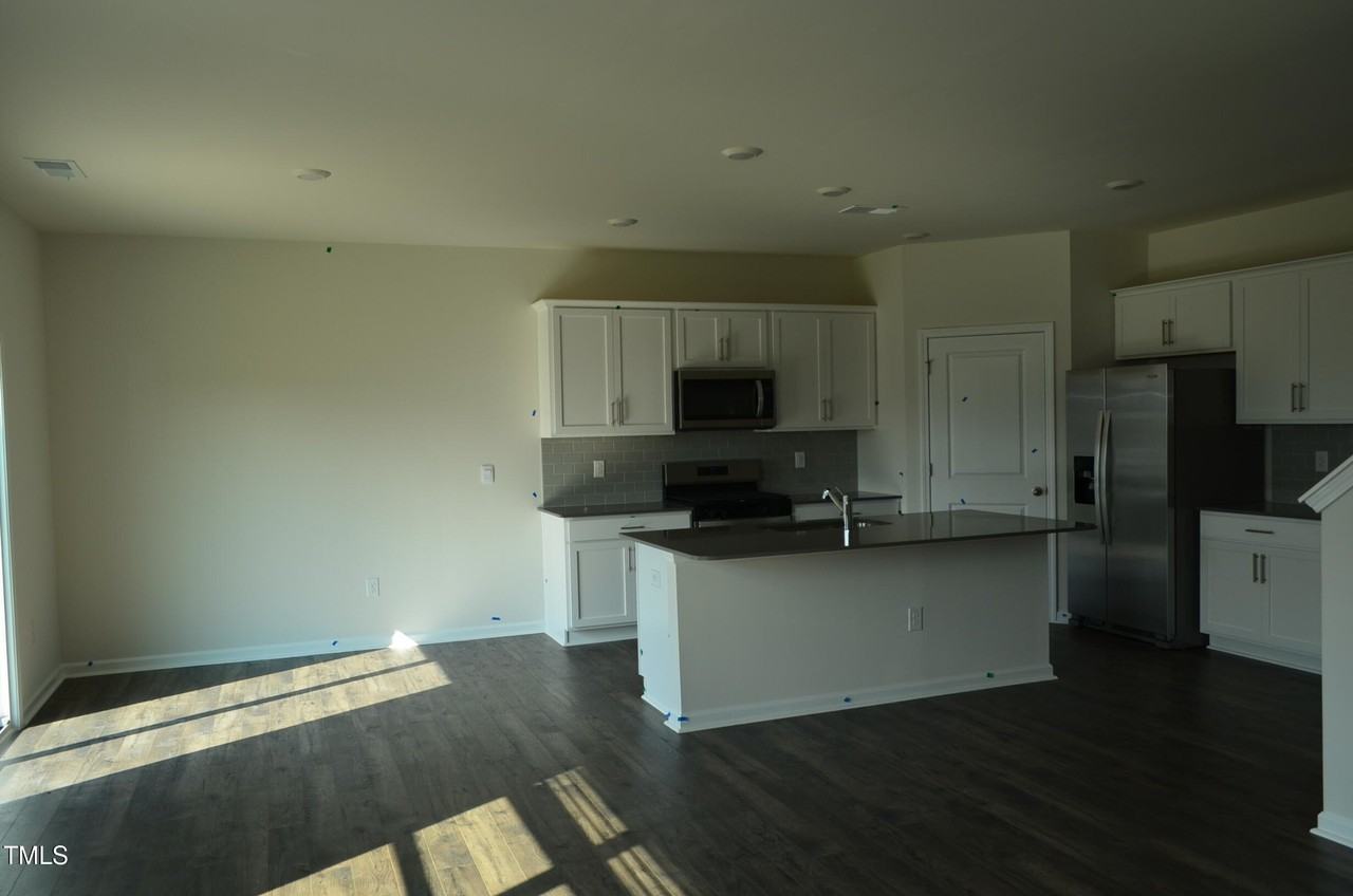 136 Pisgah St - Photo 7 of 29
