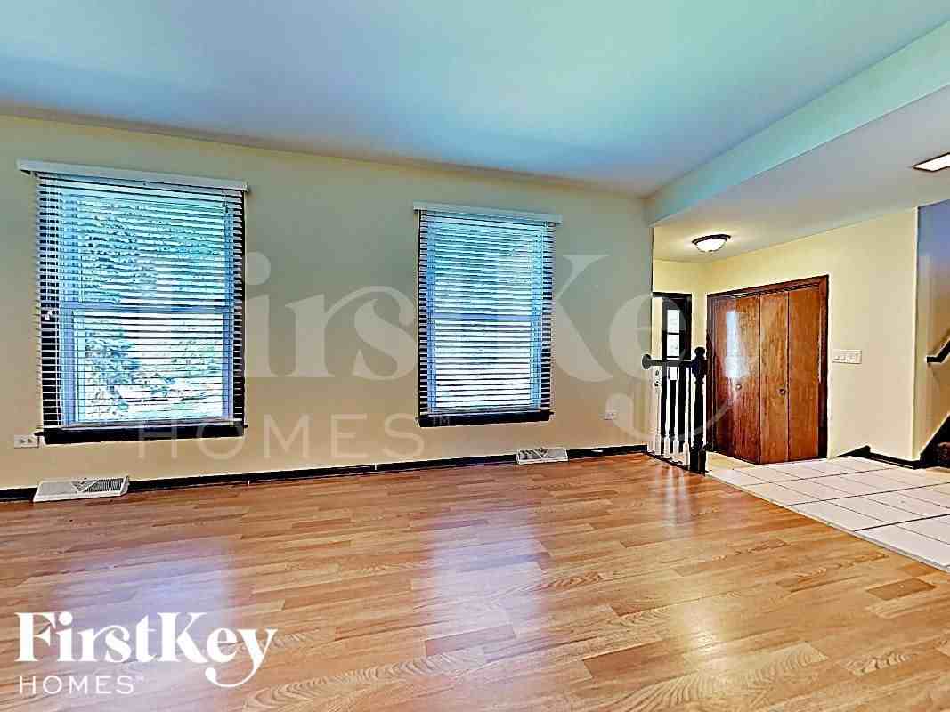 22600 Amy Dr - Photo 2 of 18