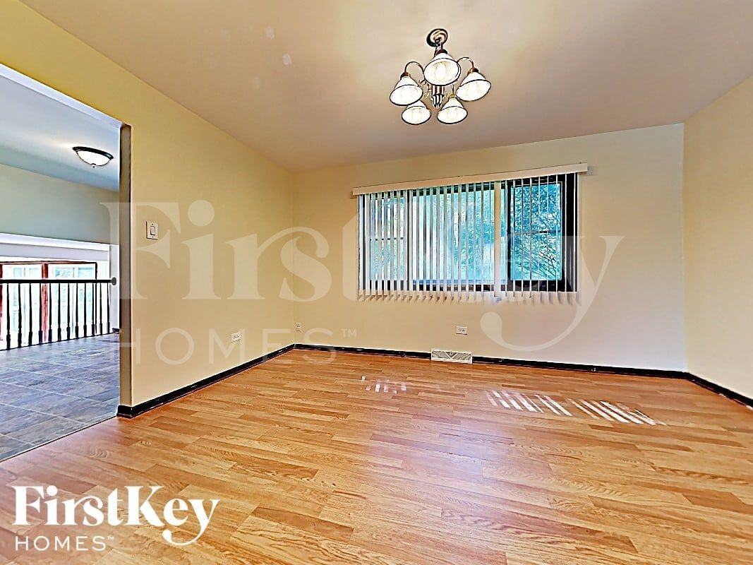 22600 Amy Dr - Photo 4 of 18