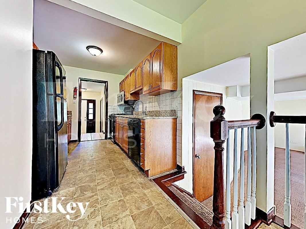 22600 Amy Dr - Photo 5 of 18