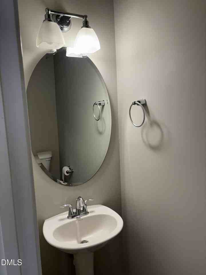 112 Edmer Ln - Photo 6 of 43