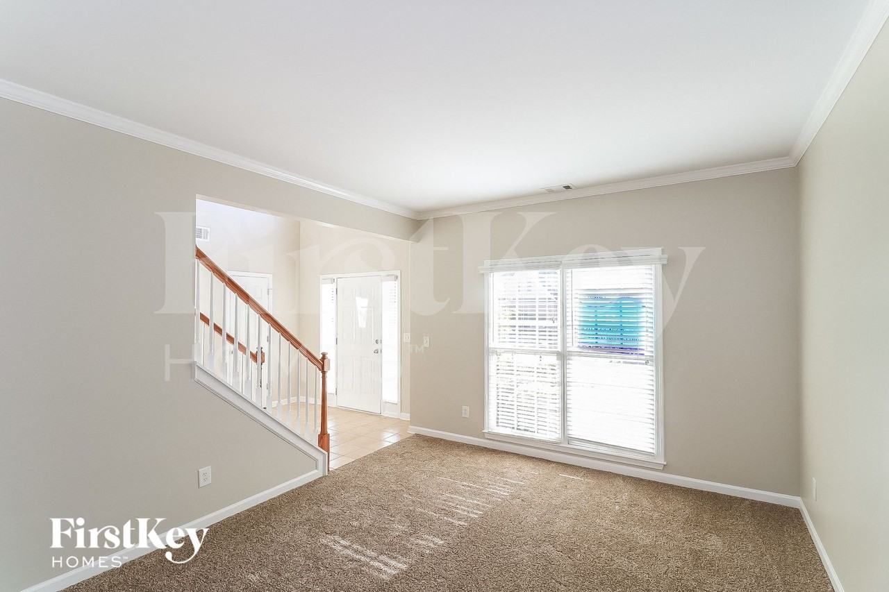 2102 Shin Ct - Photo 2 of 15