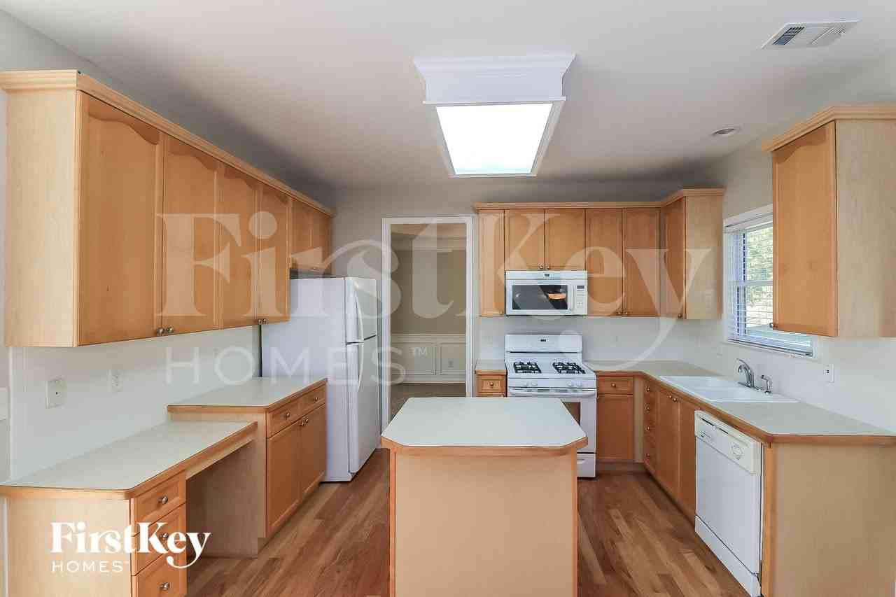 2102 Shin Ct - Photo 7 of 15