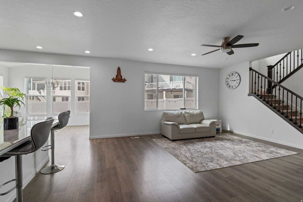 2283 N Elderberry Dr - Photo 4 of 19