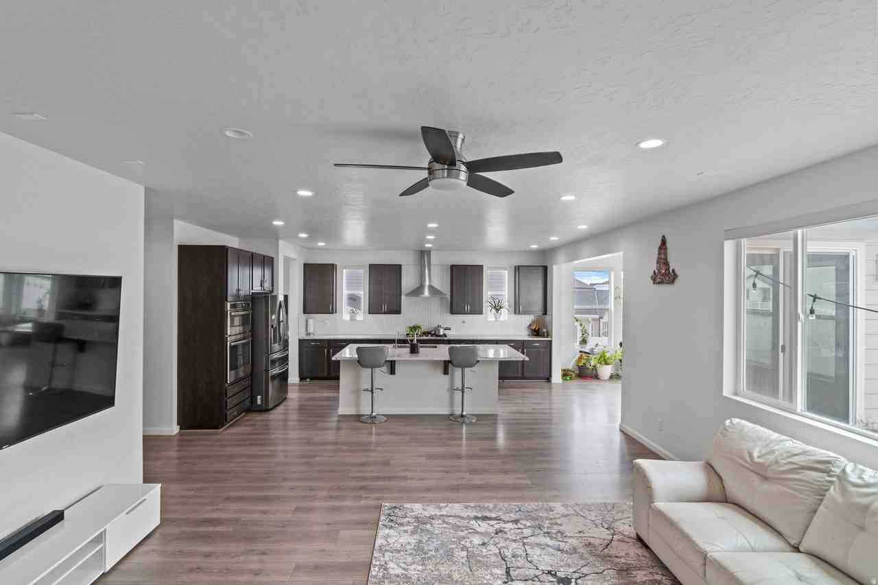 2283 N Elderberry Dr - Photo 5 of 19