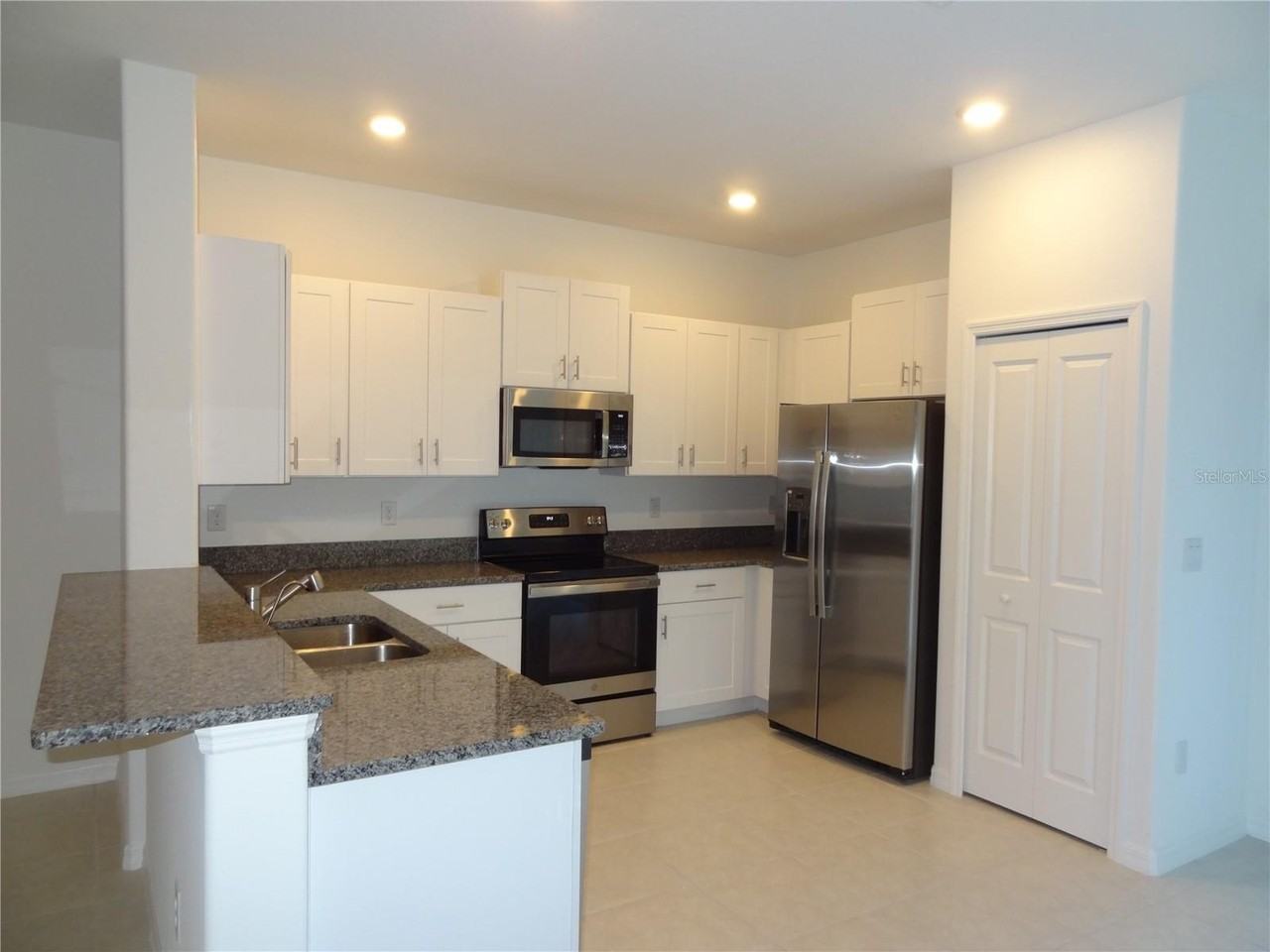 5220 Forum Blvd - Photo 2 of 25