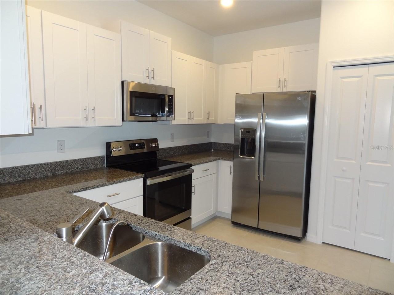 5220 Forum Blvd - Photo 3 of 25