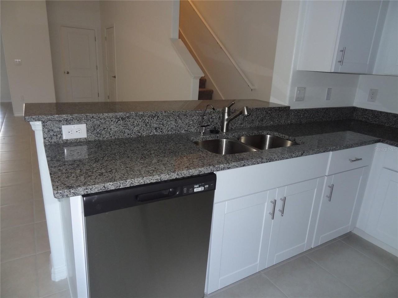 5220 Forum Blvd - Photo 5 of 25