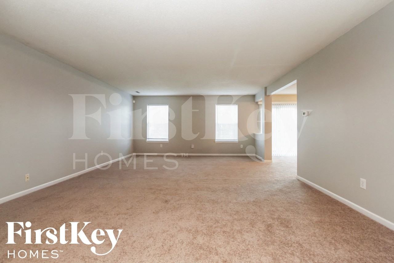 1403 Round Lake Rd - Photo 2 of 15