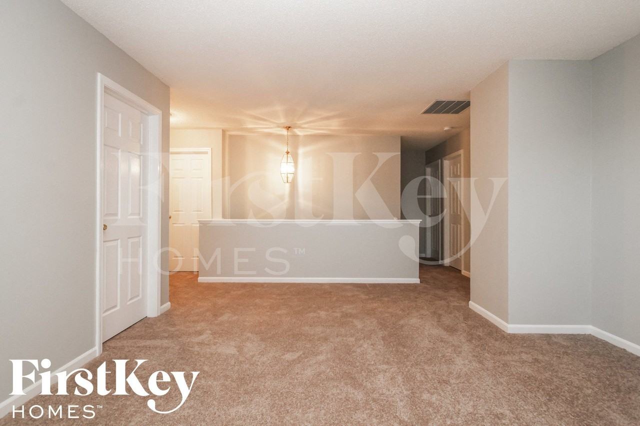 1403 Round Lake Rd - Photo 7 of 15