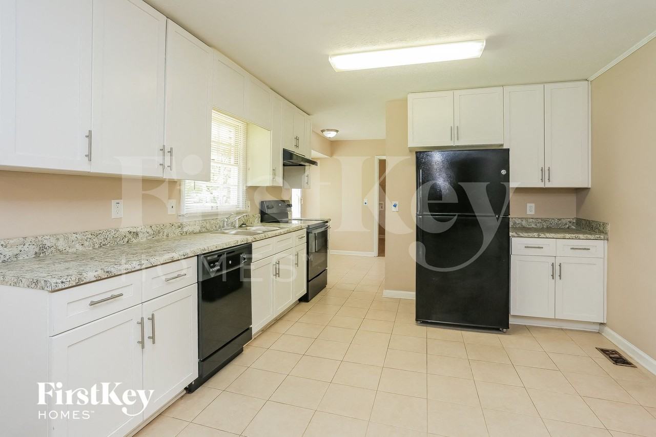 1348 Yates Ave - Photo 7 of 15