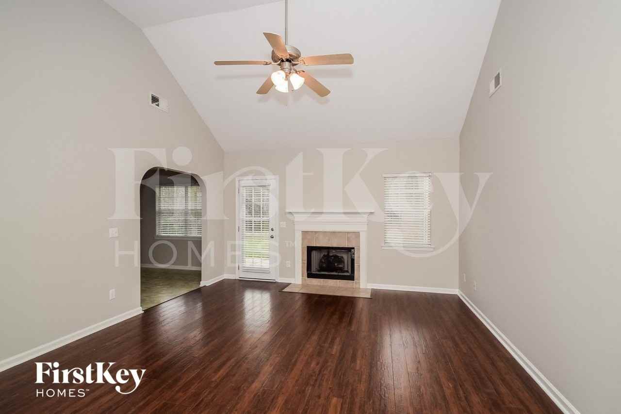 127 Renwick Ln - Photo 2 of 15