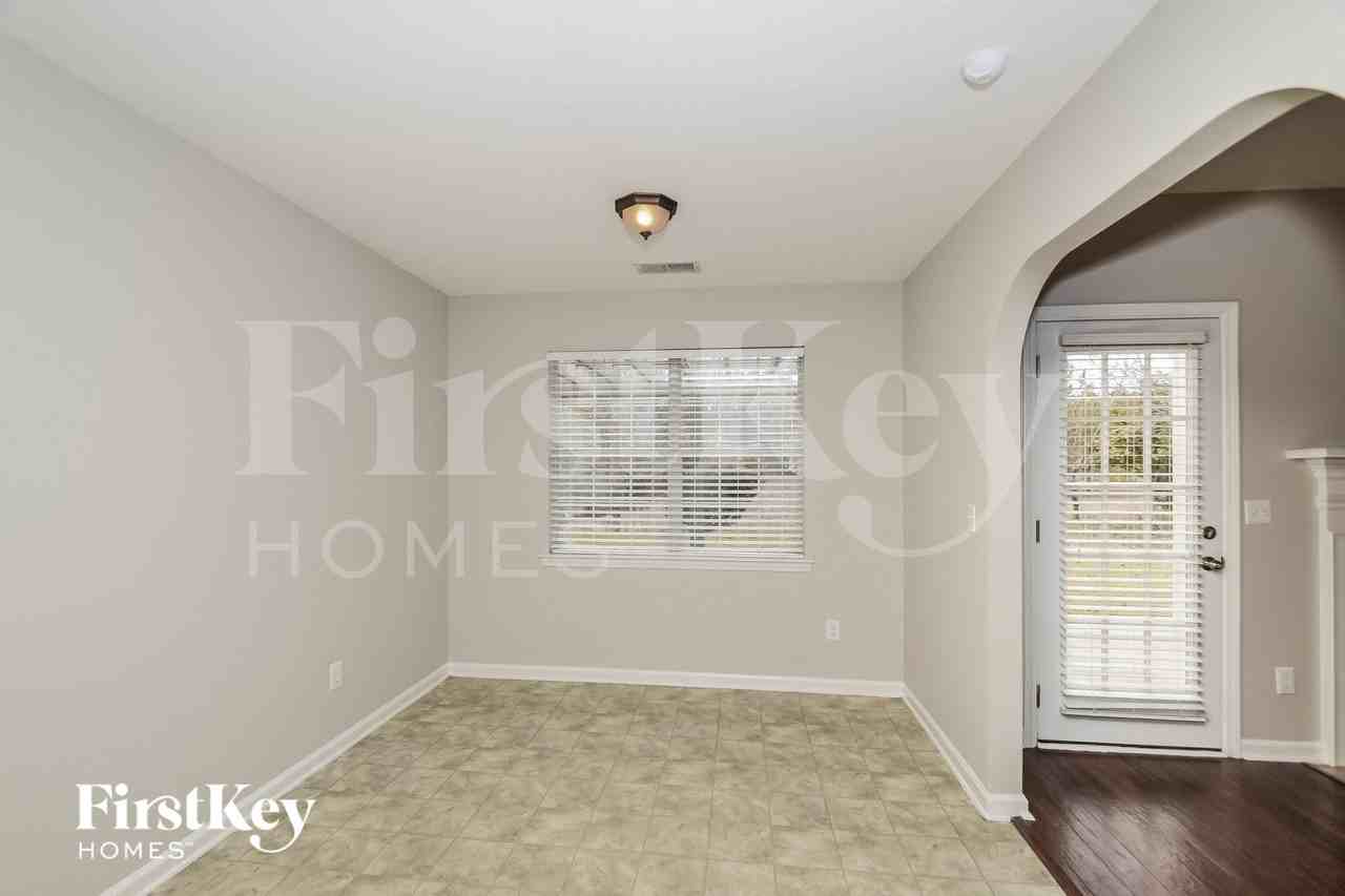 127 Renwick Ln - Photo 4 of 15