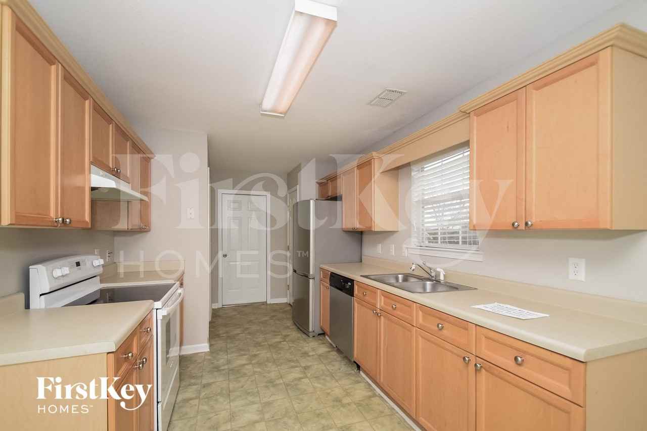 127 Renwick Ln - Photo 5 of 15