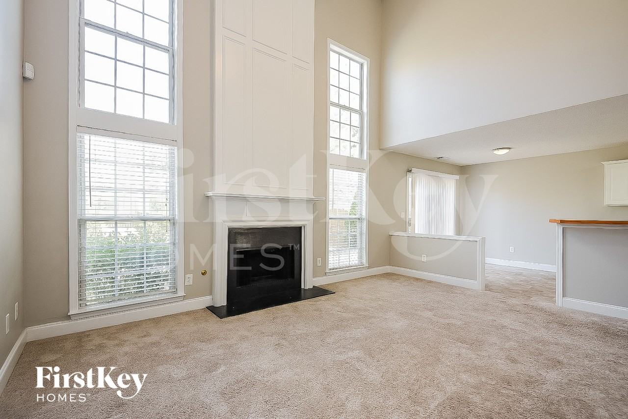 1020 Dunedin Trl - Photo 3 of 15