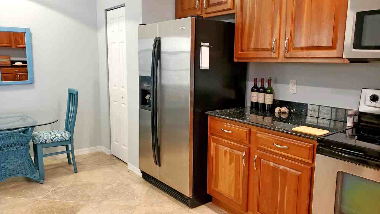 1560 Se Wilshire Pl Apt 102 - Photo 3 of 16