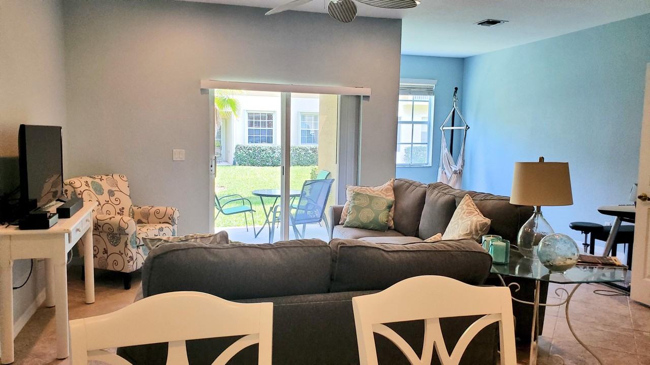 1560 Se Wilshire Pl Apt 102 - Photo 7 of 16