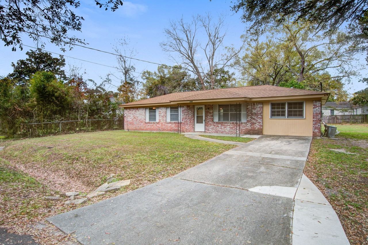1908 Swift Ave - Photo 2 of 8