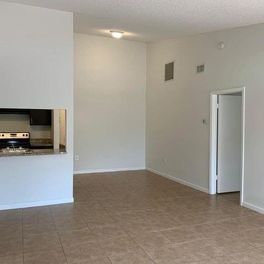 2714 N Nob Hill Rd - Photo 2 of 10