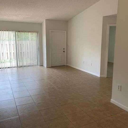 2714 N Nob Hill Rd - Photo 3 of 10