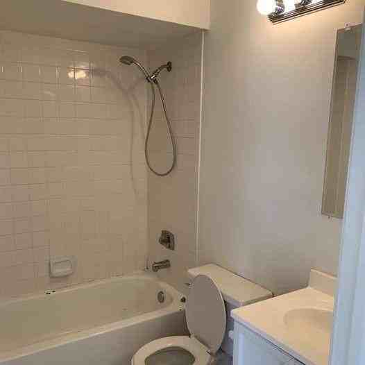 2714 N Nob Hill Rd - Photo 5 of 10