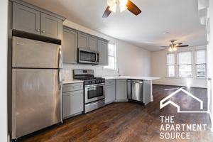 featured image of 3135 N Oakley Ave #2R