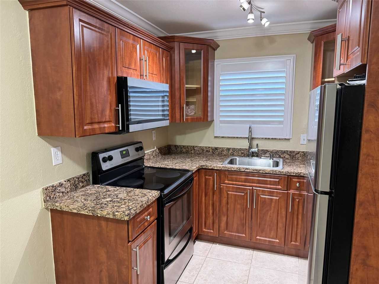 1925 Madison St #21 - Photo 2 of 10