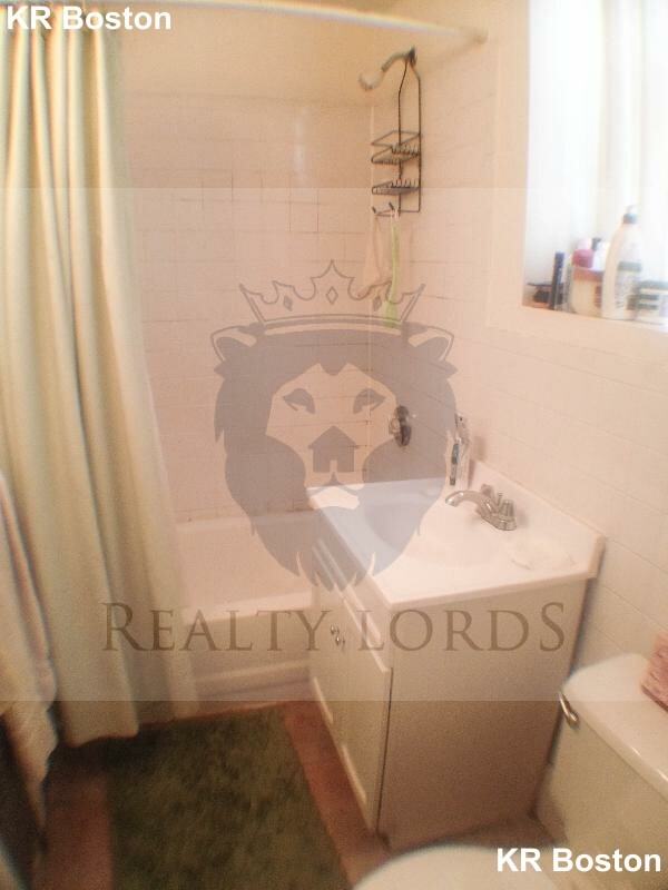 Barrows St. & Cambridge St. #3A - Photo 3 of 8