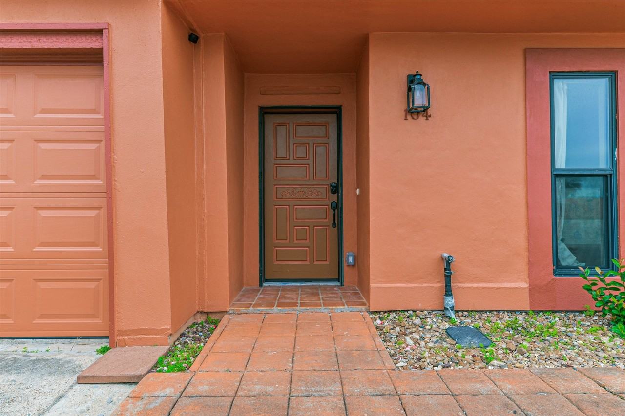 411 Sailfish St - Photo 3 of 18