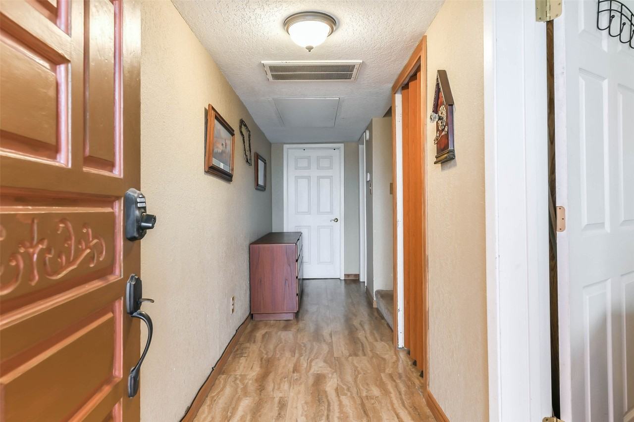 411 Sailfish St - Photo 4 of 18