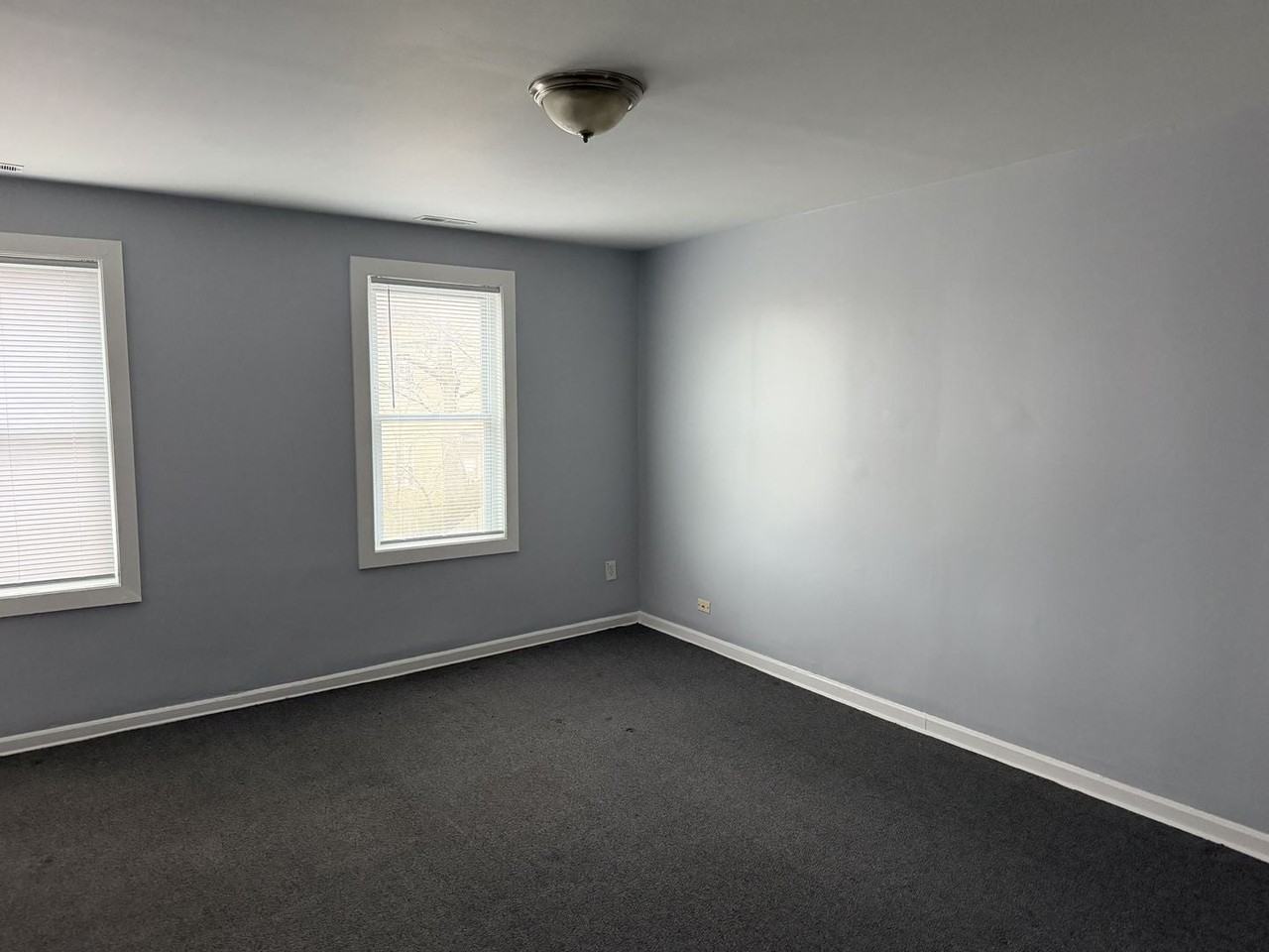 10800 S Hoxie Ave - Photo 3 of 12