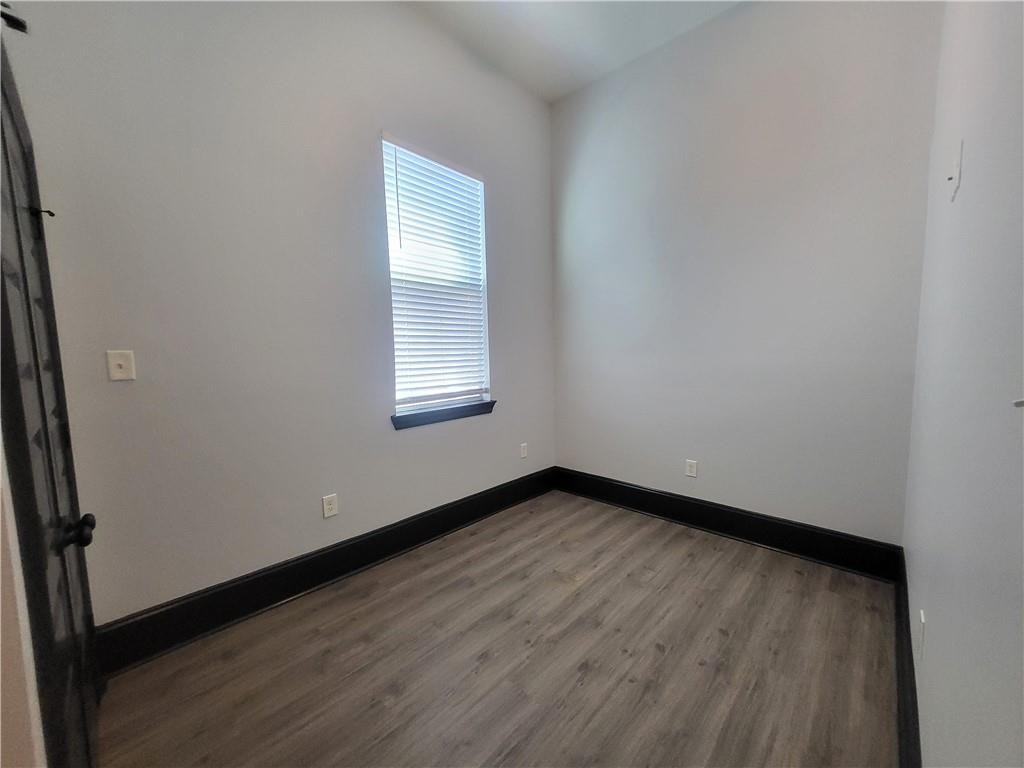 2109 1st St - Photo 4 of 10