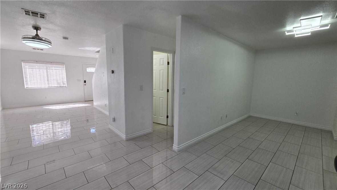 5256 Paradise Valley Ave - Photo 5 of 31