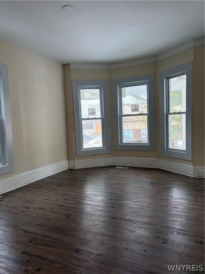 74 Genesee St - Photo 2 of 10