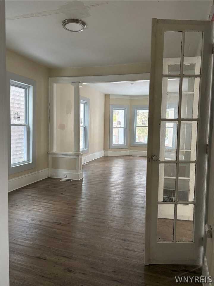 74 Genesee St - Photo 3 of 10