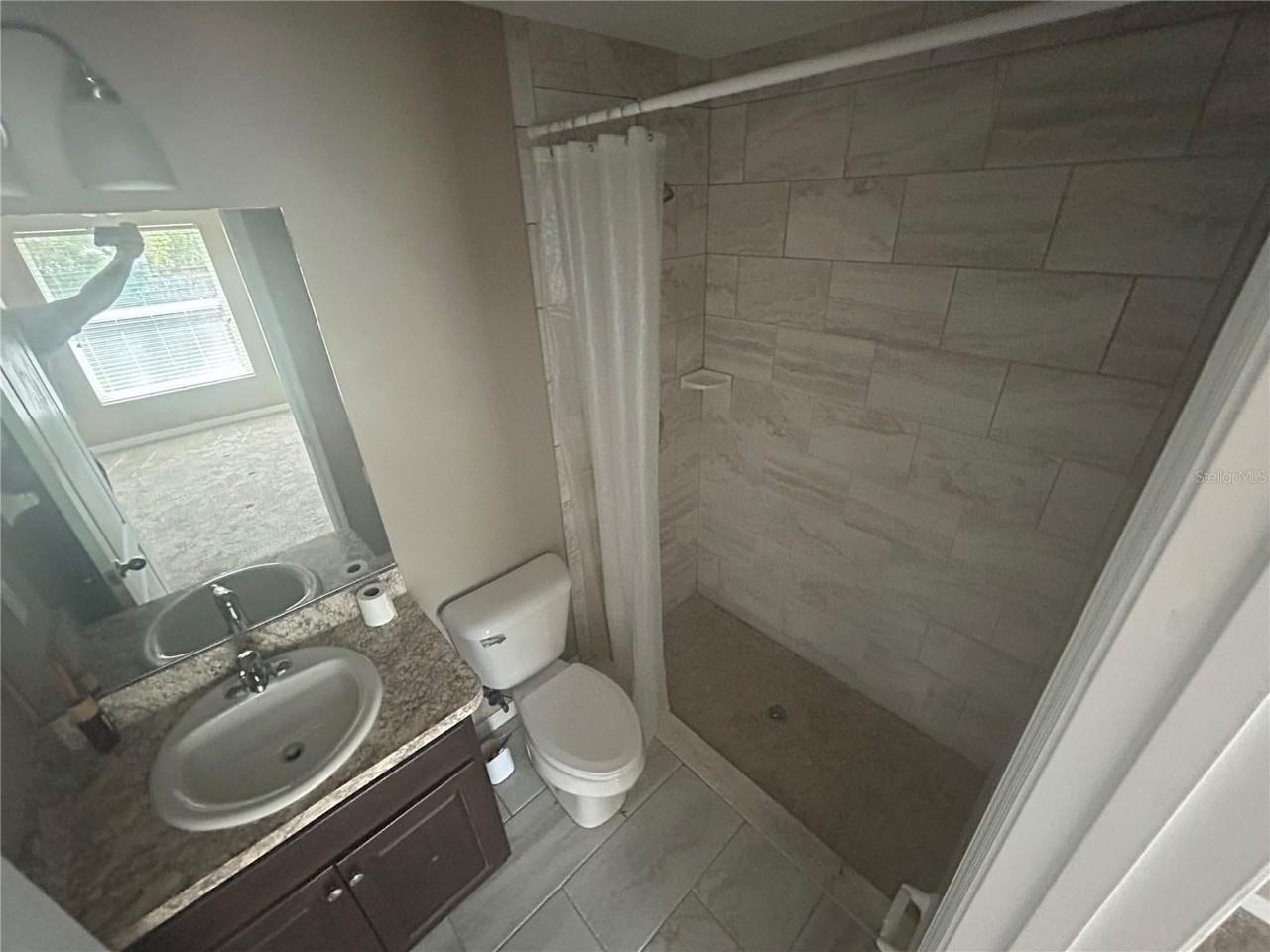 9208 N Travis Dr - Photo 2 of 15