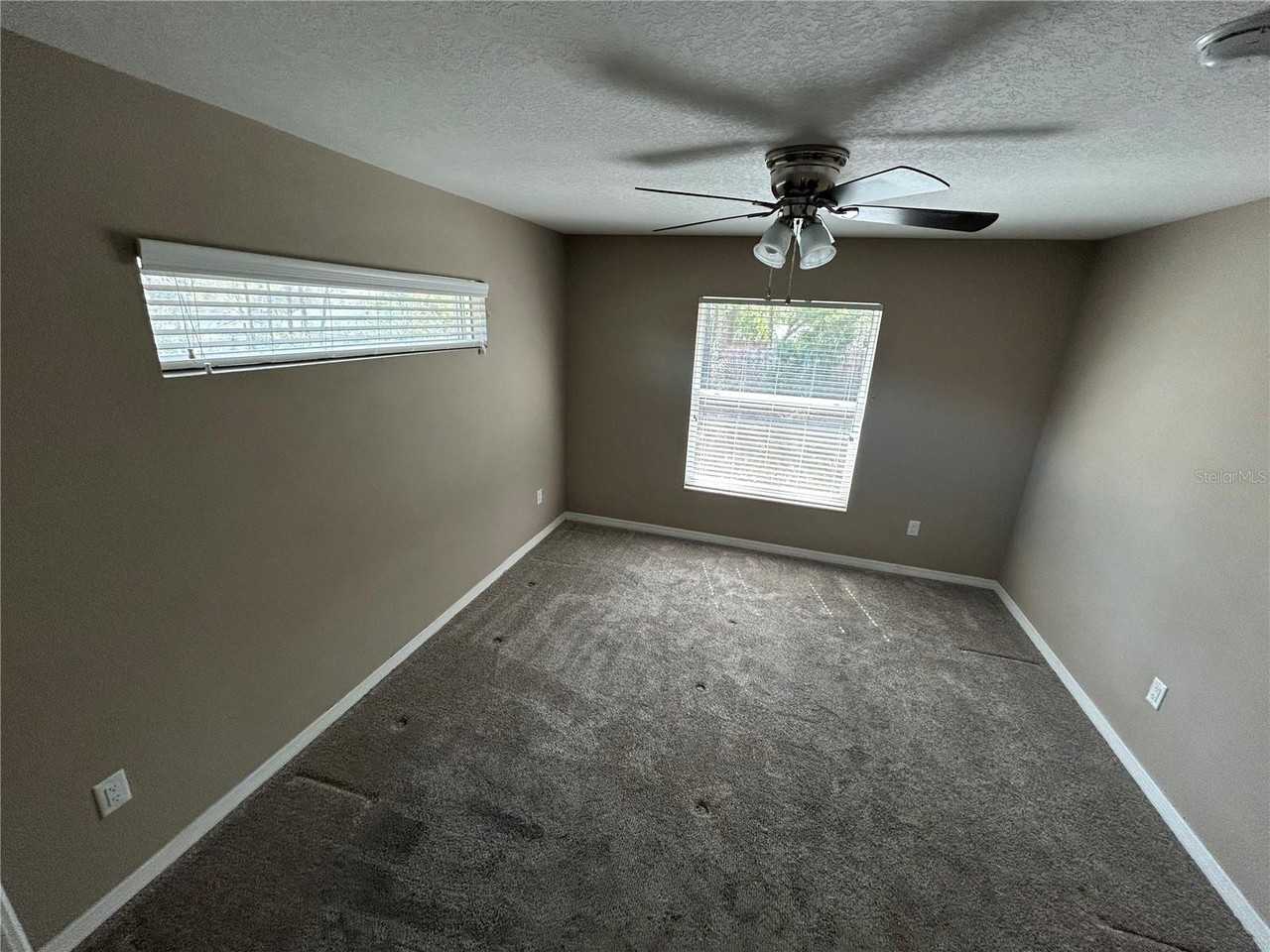 9208 N Travis Dr - Photo 3 of 15