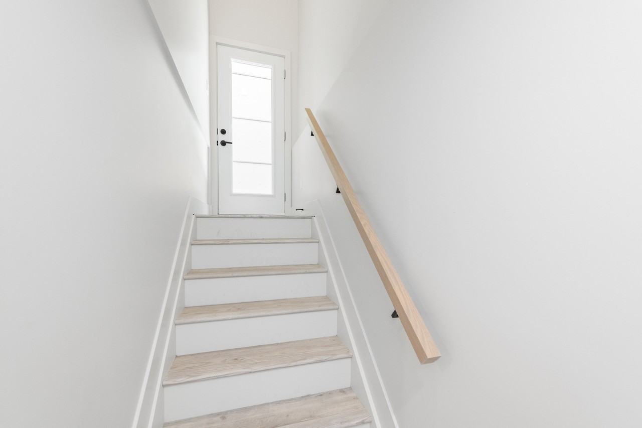 39 Laval - Photo 2 of 10