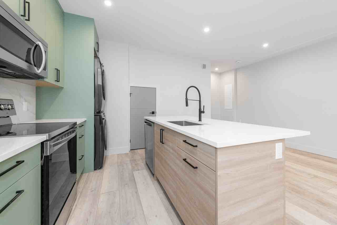 39 Laval - Photo 3 of 10