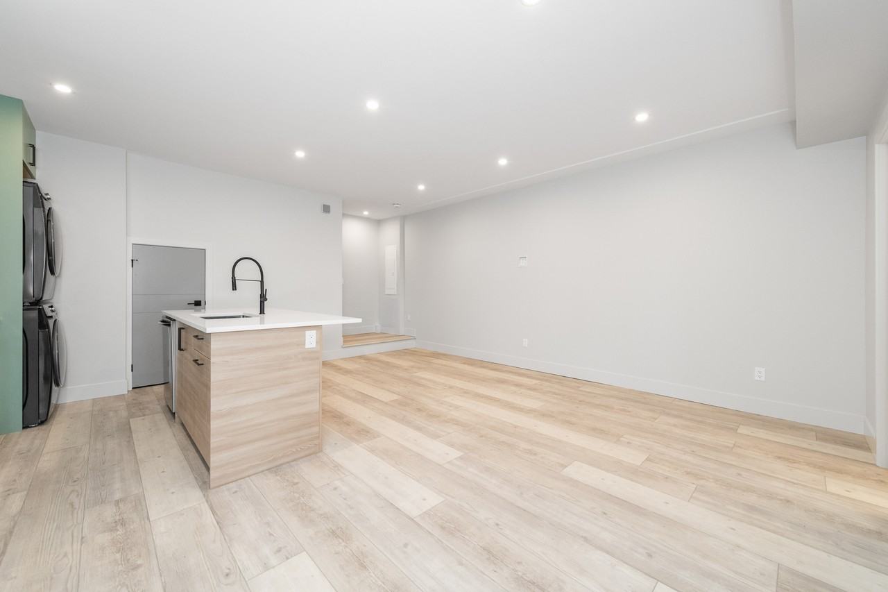 39 Laval - Photo 4 of 10