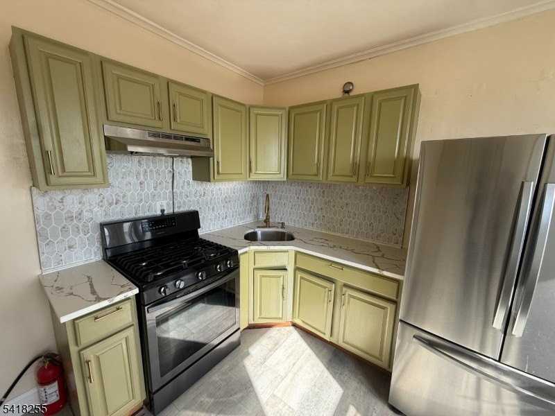 486 Stuyvesant Ave - Photo 2 of 19