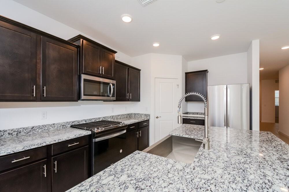 19901 W Badgett Ln - Photo 6 of 16