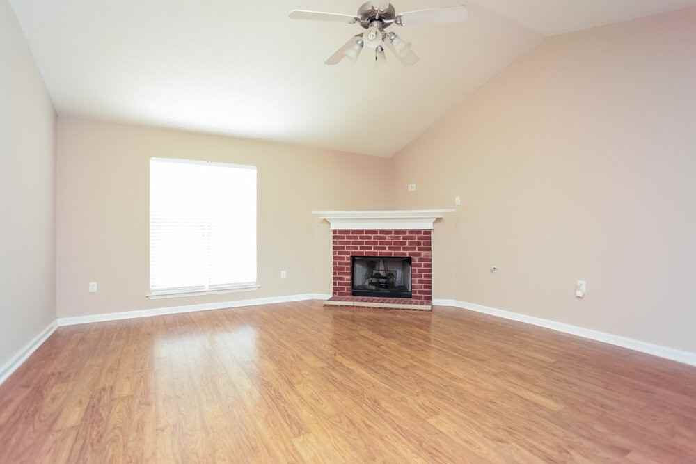 8035 Park Pike Dr - Photo 2 of 15