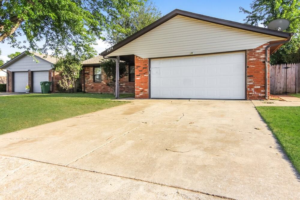 1074 Dover Mansion - Photo 2 of 25