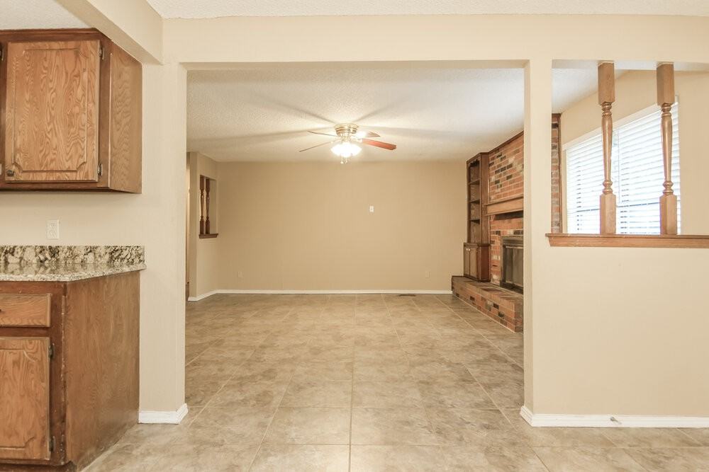 1074 Dover Mansion - Photo 4 of 25