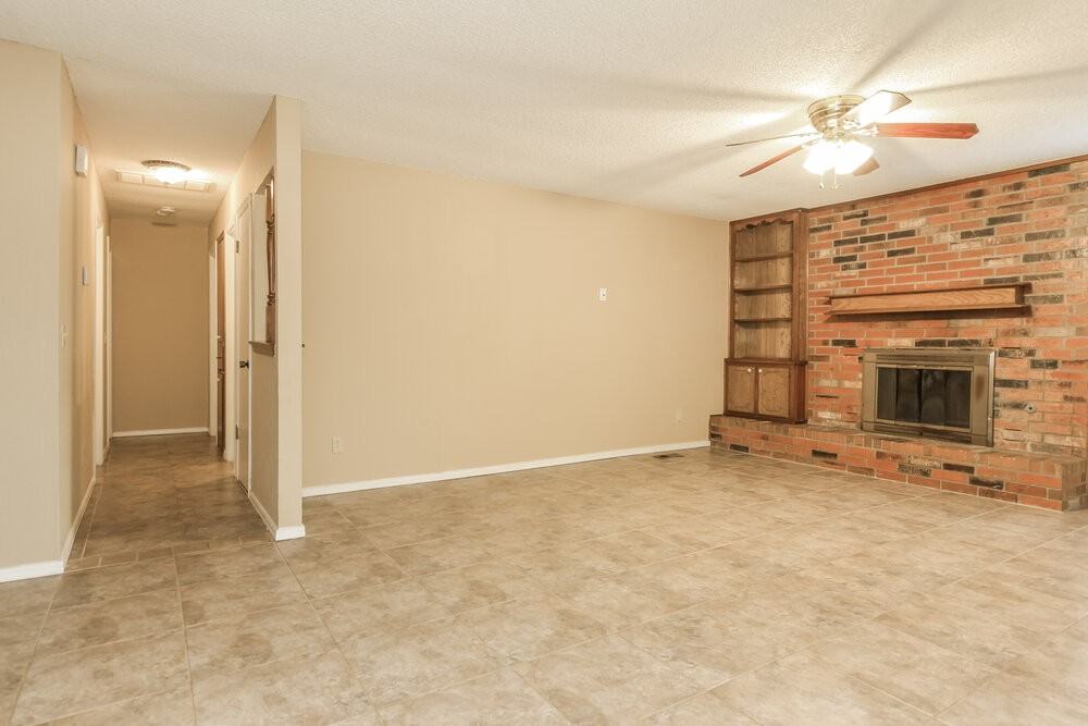 1074 Dover Mansion - Photo 5 of 25