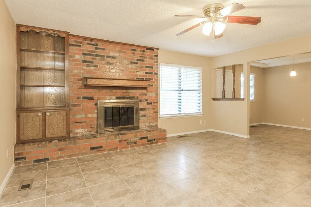 1074 Dover Mansion - Photo 6 of 25