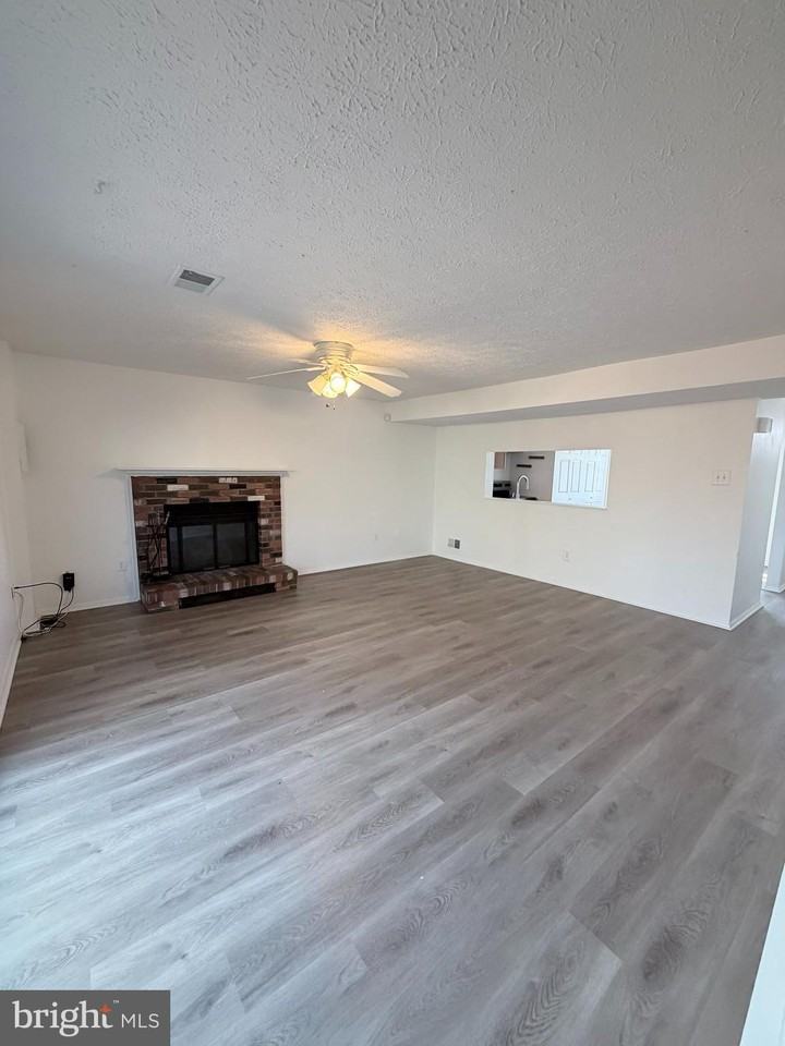 8081 Steeple Chase Ct - Photo 3 of 11