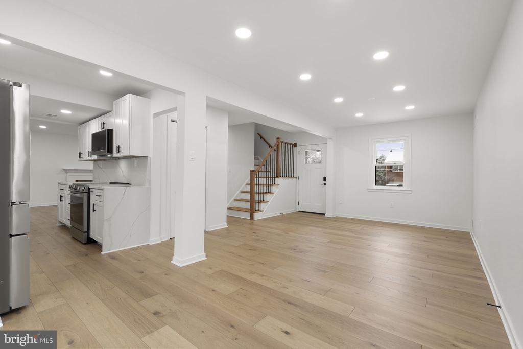 2339 N Powhatan St - Photo 7 of 38